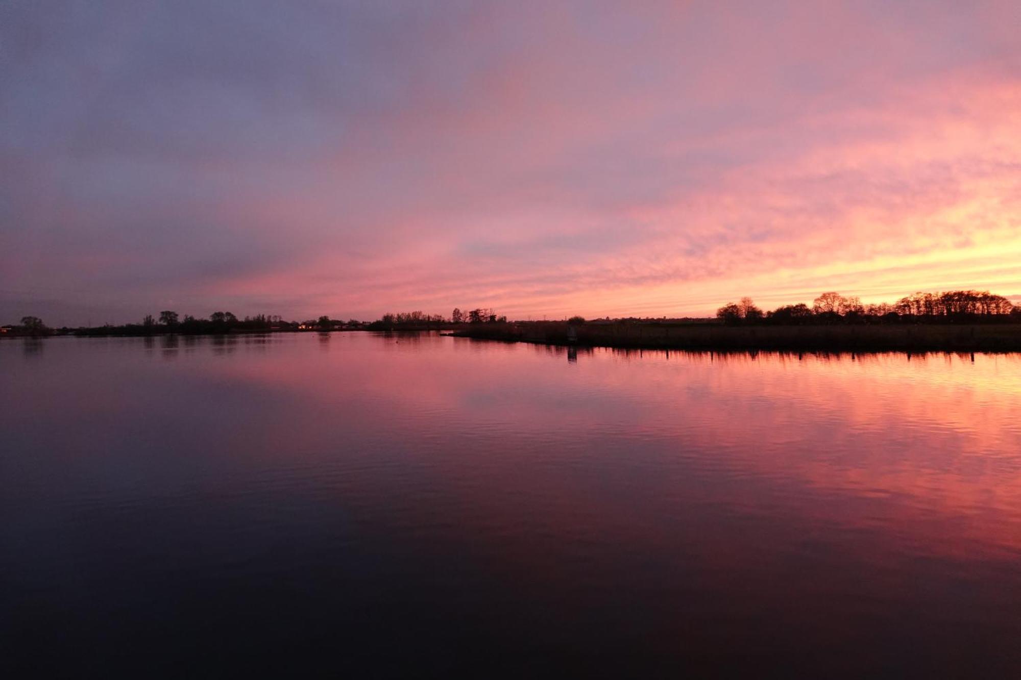 Mooi vakantiehuis prachtig gelegen aan het water Rijpwetering Buitenkant foto